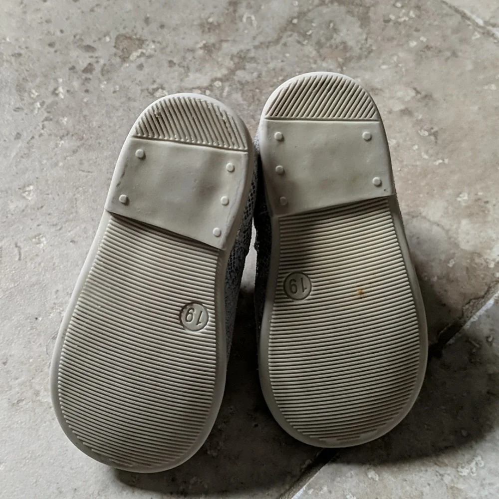 Naturino Toddler Girl Sz 4 Silver Shoes